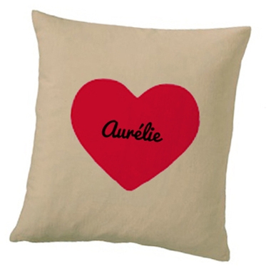 Coussin coeur personnalisé avec un prénom Coussin coeur personnalisé avec un prénom