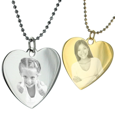 Pendentif photo coeur gravé Pendentif photo coeur gravé