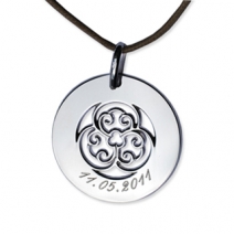 Pendentif rond trèfle ajouré gravé