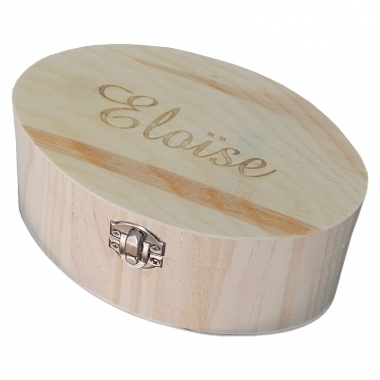 Coffre ovale en bois gravé Coffre ovale en bois gravé