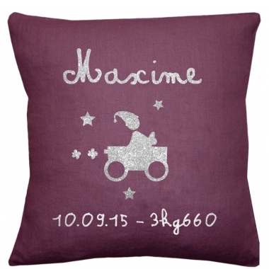 Coussin de naissance prénom aubergine Coussin de naissance prénom aubergine