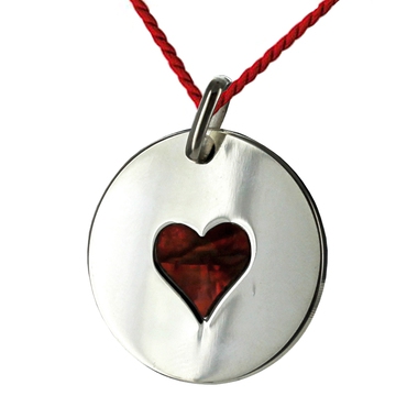 Pendentif love nacre gravé Pendentif love nacre gravé